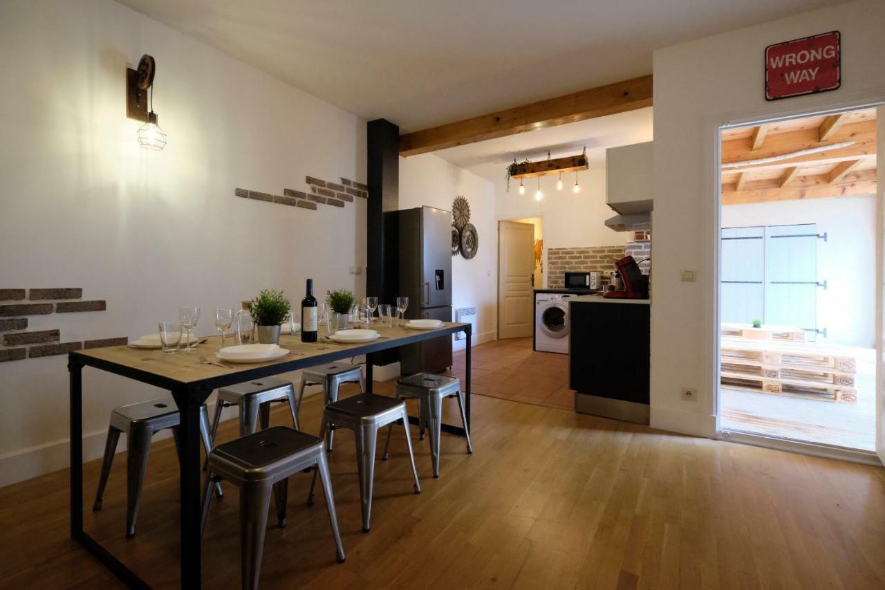 Mélina - appartement dans les remparts de la Bastide avec parking et terrasse Carcassonne Esterno foto