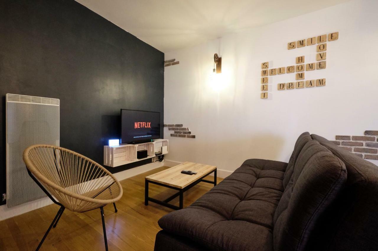 Mélina - appartement dans les remparts de la Bastide avec parking et terrasse Carcassonne Esterno foto